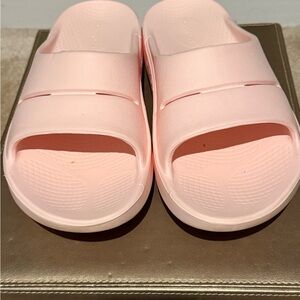 Women’s OOFOS OOahh Slide Sandals Size 9 in Blush